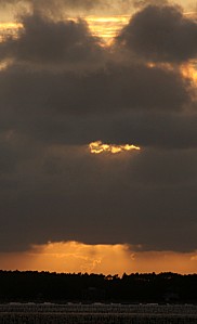 La trouée d'or au crépuscule